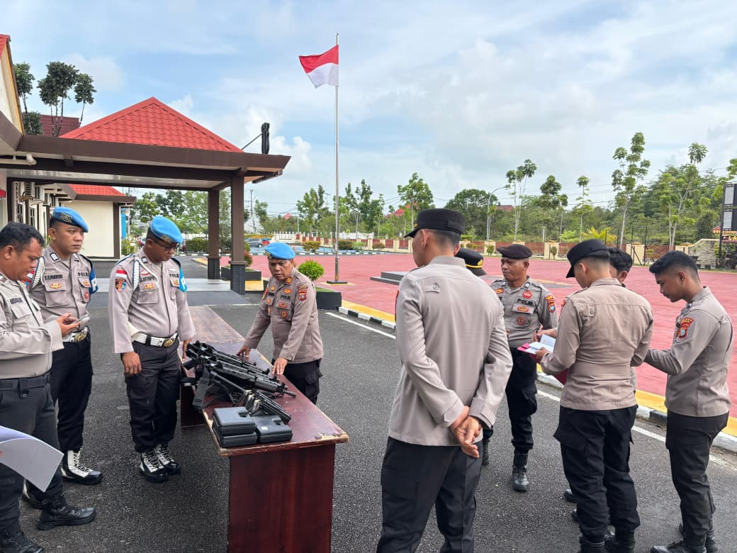Wakapolres Bintan Pimpin Langsung Pemeriksaan Senjata Api, Pastikan Personel Siap Amankan Lebaran.