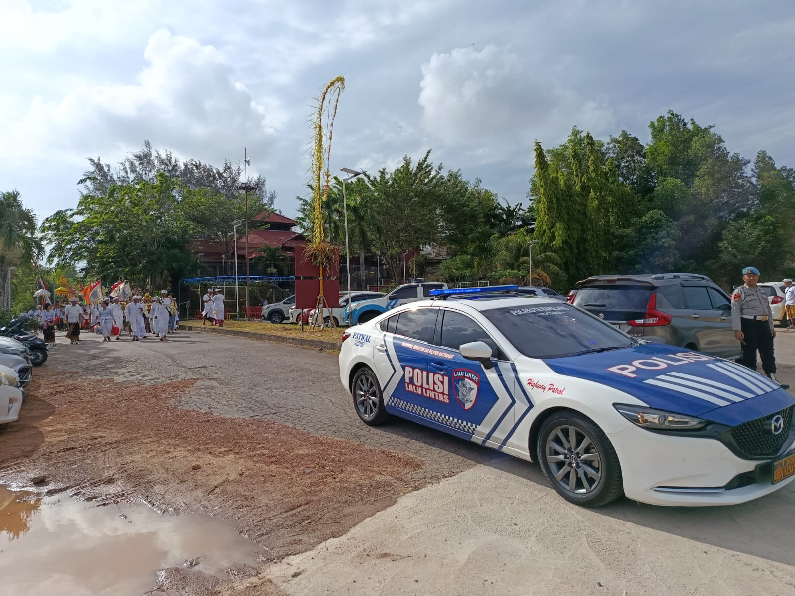 Polsek Sekupang Laksanakan Pengamanan Upacara Melasti Menyambut Hari Suci Nyepi di Pura Agung Amerta Bhuana